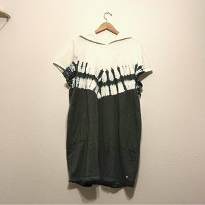 LIVI Activewear sweater dress. Short sleeves - NWT Size 22/24